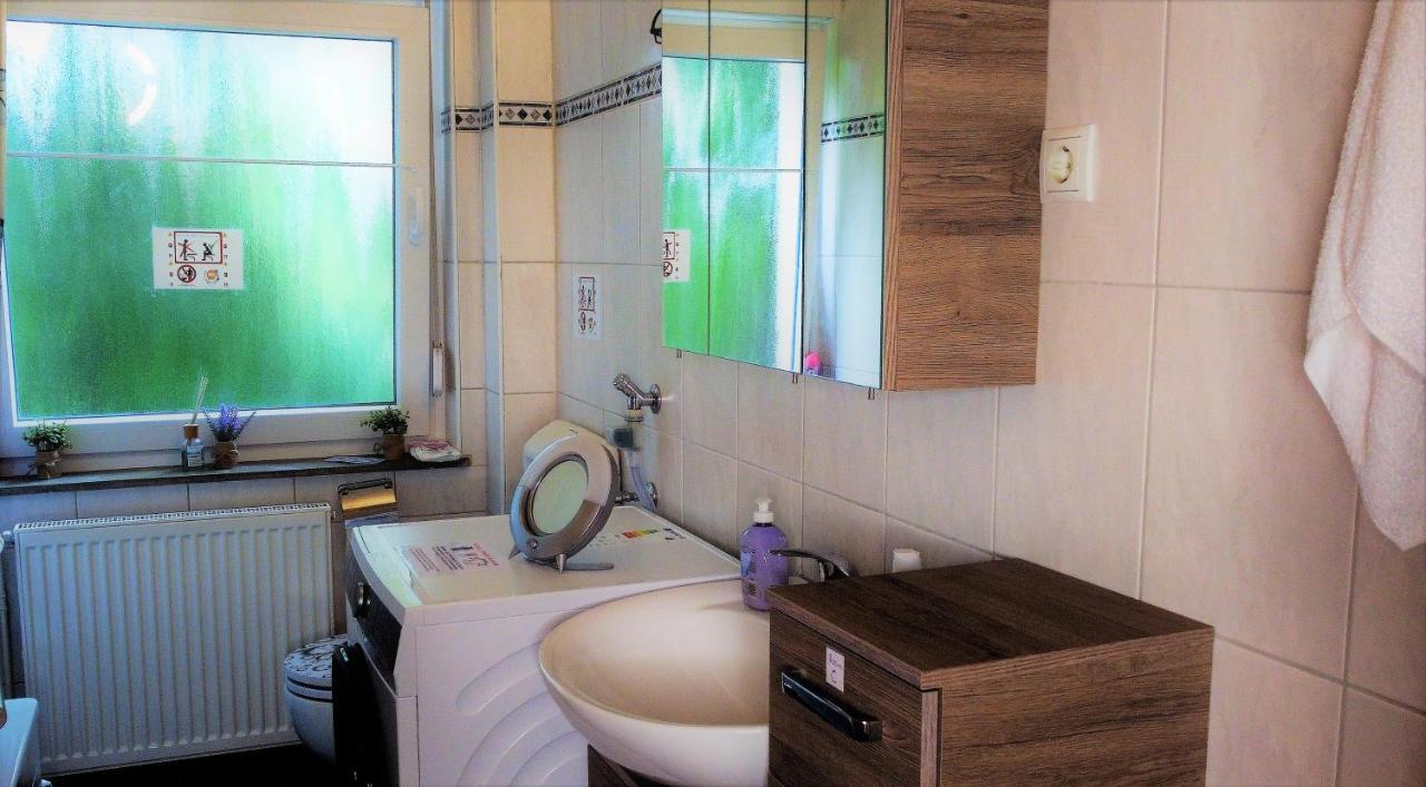 Privatzimmer Im Apartment - Apple Tv Netflix Kingsize Bett Arbeitsplatz Naehe Hbf โคเบลนซ์ ภายนอก รูปภาพ