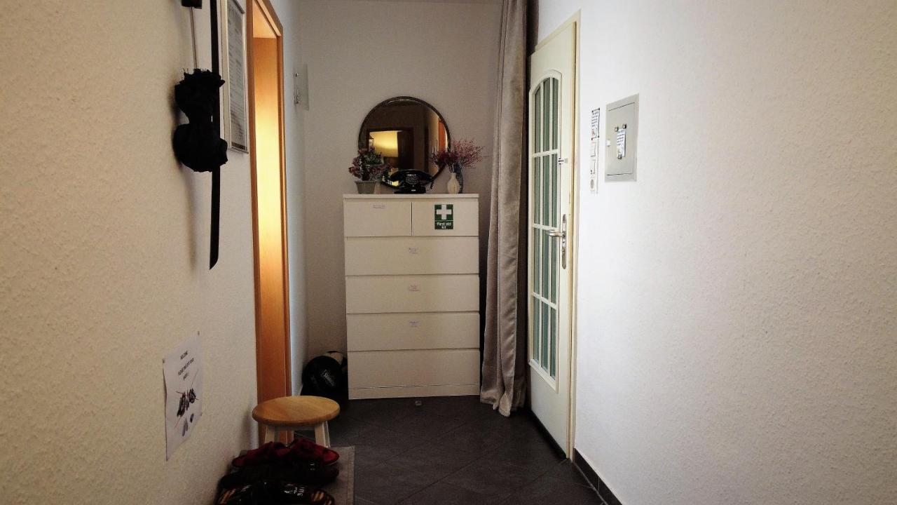 Privatzimmer Im Apartment - Apple Tv Netflix Kingsize Bett Arbeitsplatz Naehe Hbf โคเบลนซ์ ภายนอก รูปภาพ