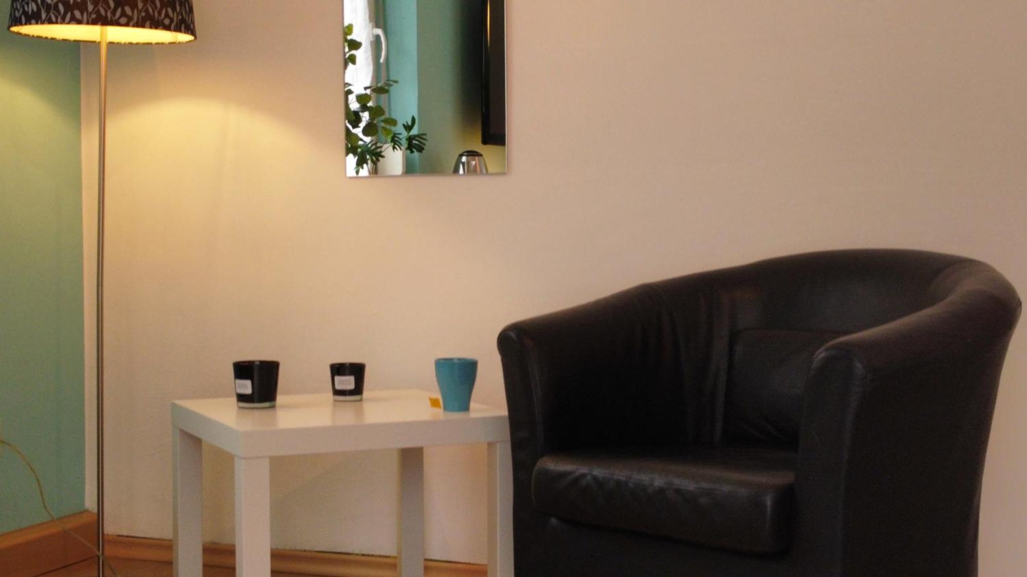 Privatzimmer Im Apartment - Apple Tv Netflix Kingsize Bett Arbeitsplatz Naehe Hbf โคเบลนซ์ ภายนอก รูปภาพ